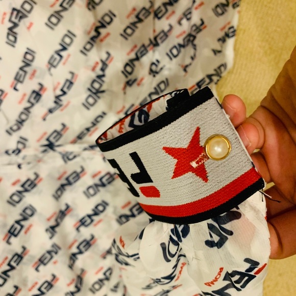 Suits - Picture 3 of 5